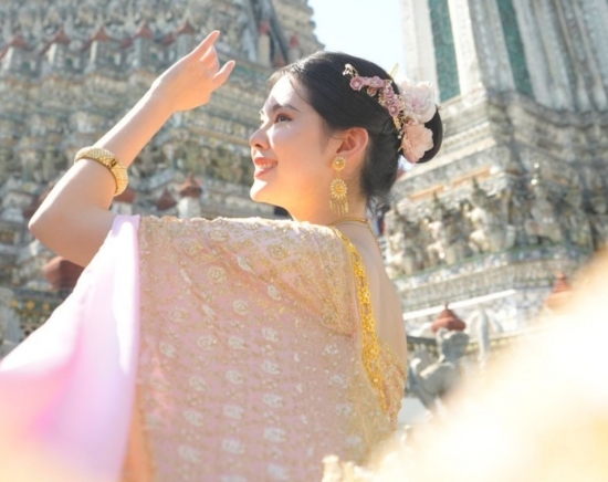 ＼春旅 特別価格／ 民族衣装でとことん映える♡バンコクときめき寺院 フォトジェニック半日ツアー＜午前半日/日本語ガイド＞